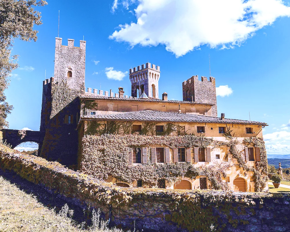 Buy property in Tuscany Italy with scenic landscapes and privacy